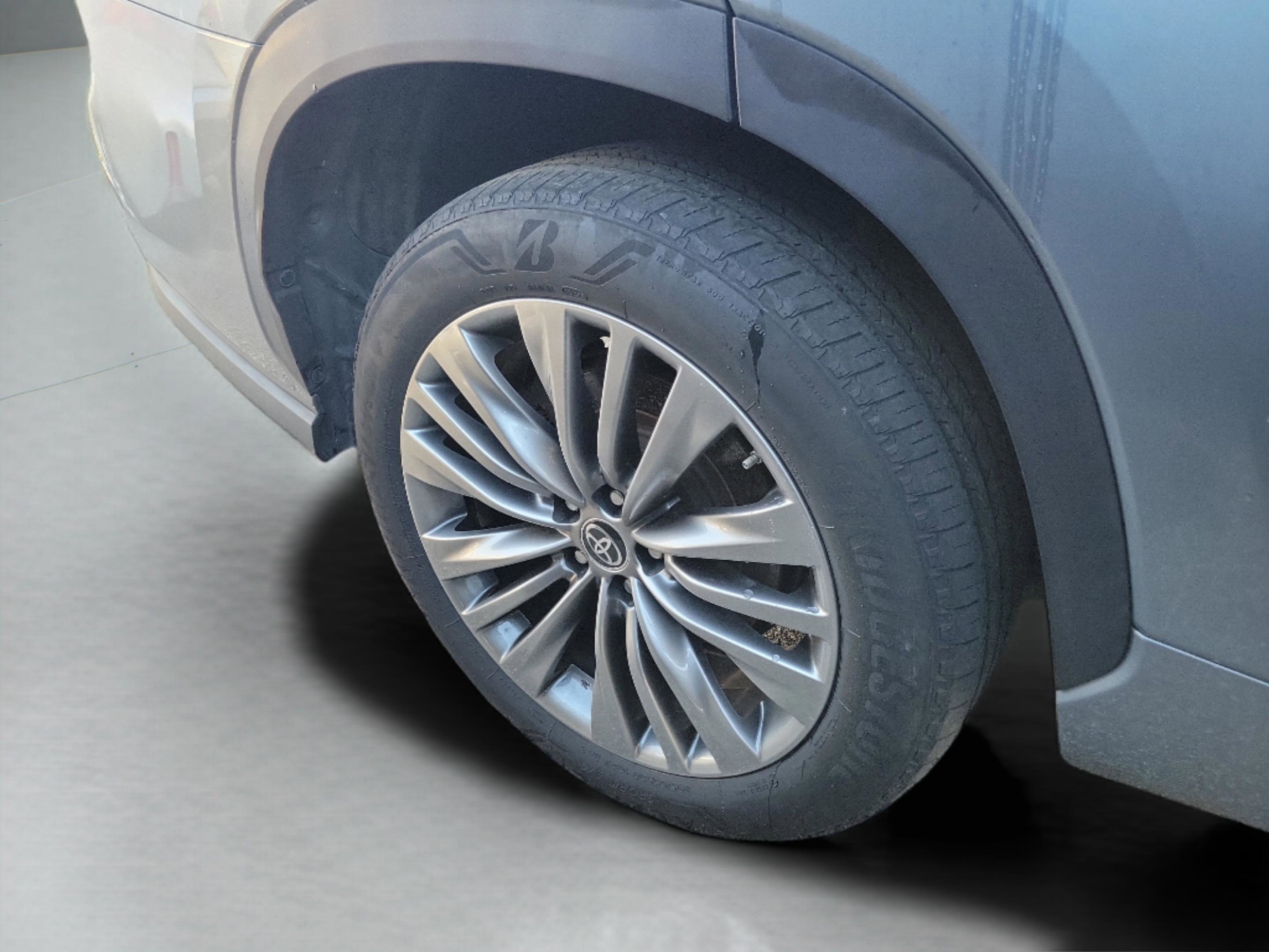 Used 2020 Toyota Highlander Platinum image 26