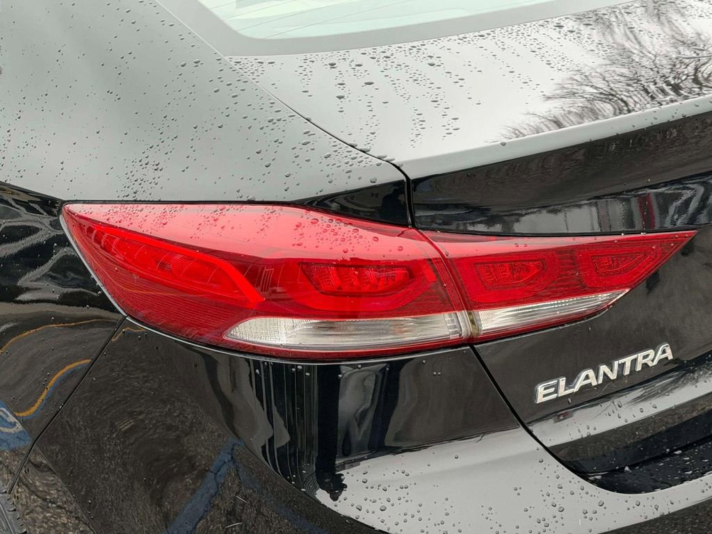 Used 2017 Hyundai Elantra Limited FWD image 9