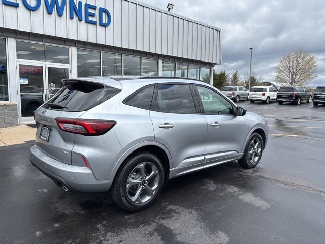 Used 2023 Ford Escape ST-Line w/ Tech Pack #1 AWD/4WD image 3