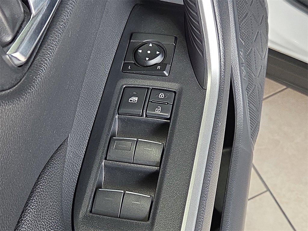 Used 2022 Toyota RAV4 XLE image 15