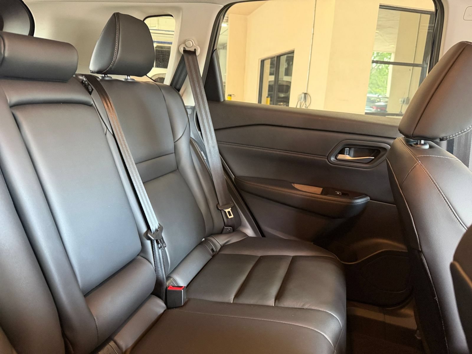 Used 2026 Nissan Rogue SL FWD image 32