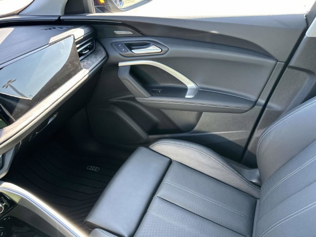 Used 2025 Audi Q5 Premium Plus w/ Premium Plus AWD/4WD image 37