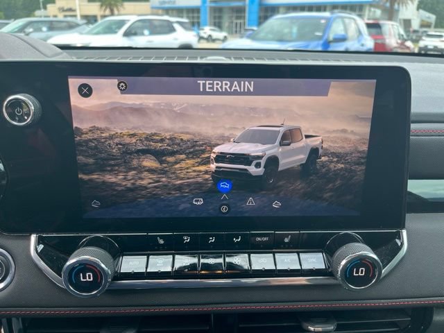 Used 2023 Chevrolet Colorado Z71 w/ Z71 Convenience Package 2 AWD/4WD image 28