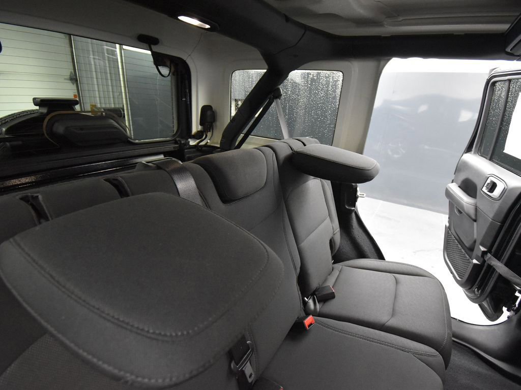 Used 2019 Jeep Wrangler Unlimited Sahara image 18
