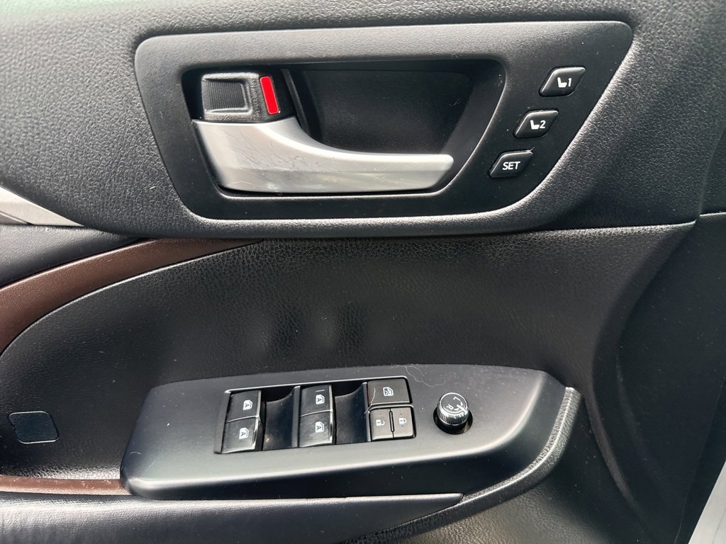 Used 2018 Toyota Highlander Limited Platinum image 14