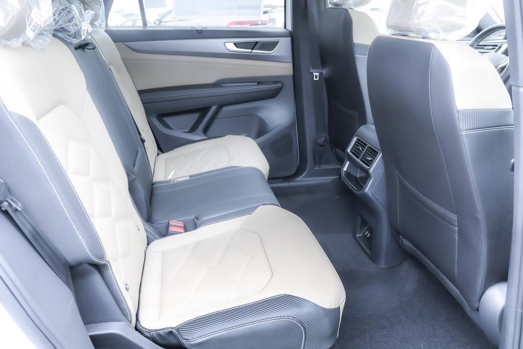 Used 2025 Volkswagen Atlas Cross Sport SE image 31