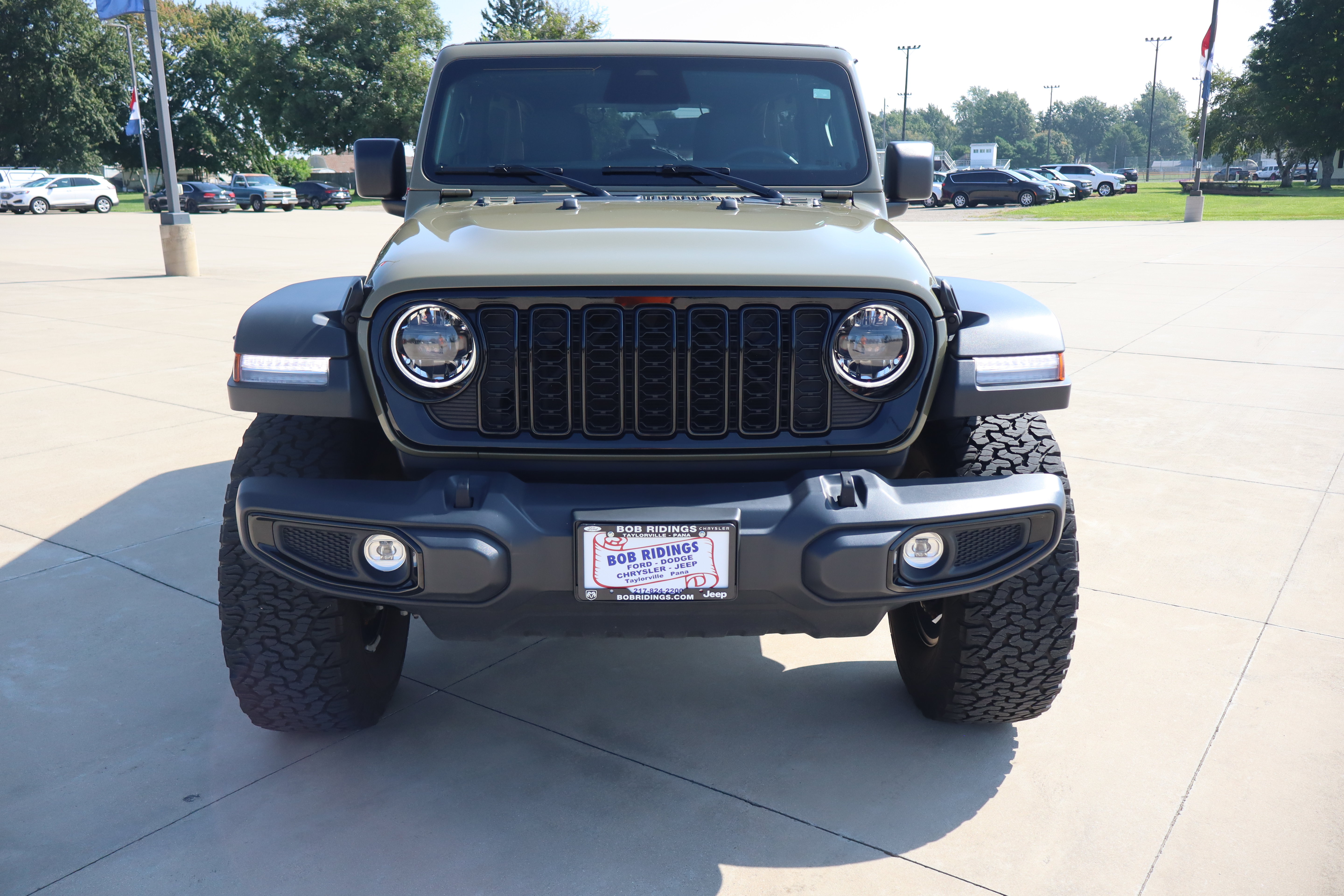 Used 2025 Jeep Wrangler Unlimited Sport AWD/4WD image 2