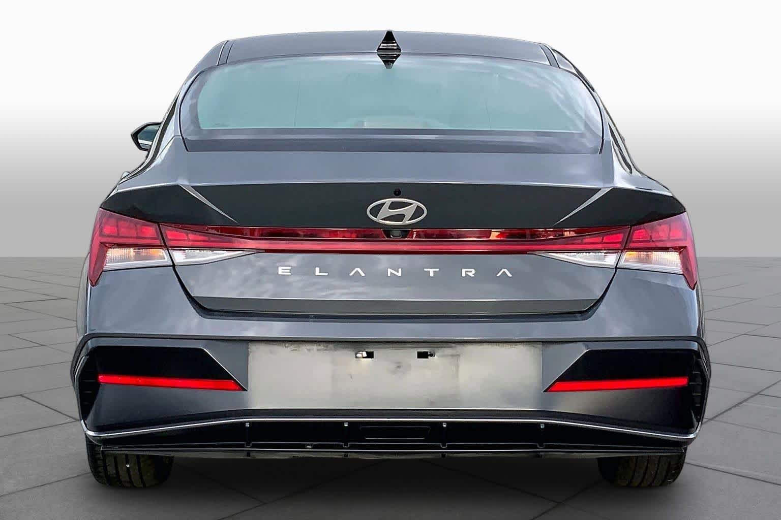 Used 2025 Hyundai Elantra SEL FWD image 5