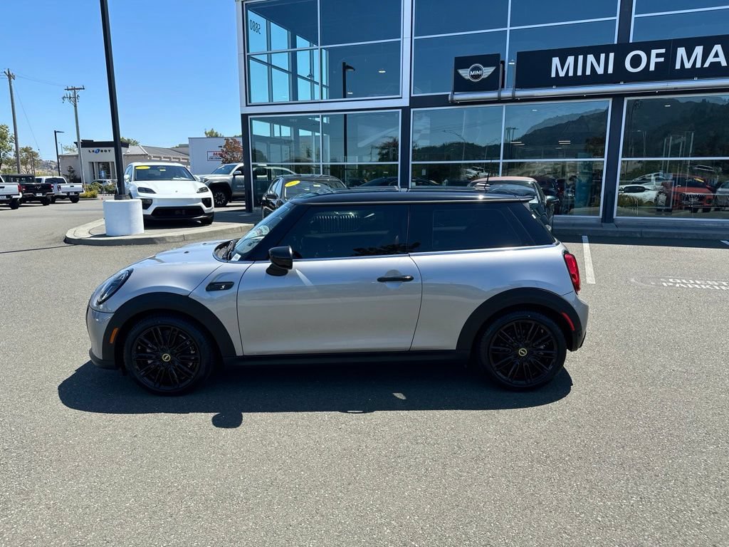 Used 2024 MINI Cooper SE w/ Signature Upholstery Package FWD image 2