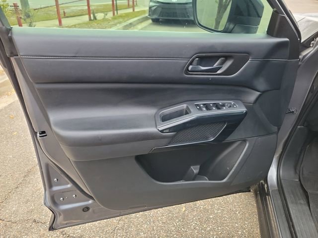 Used 2024 Nissan Pathfinder S AWD/4WD image 11