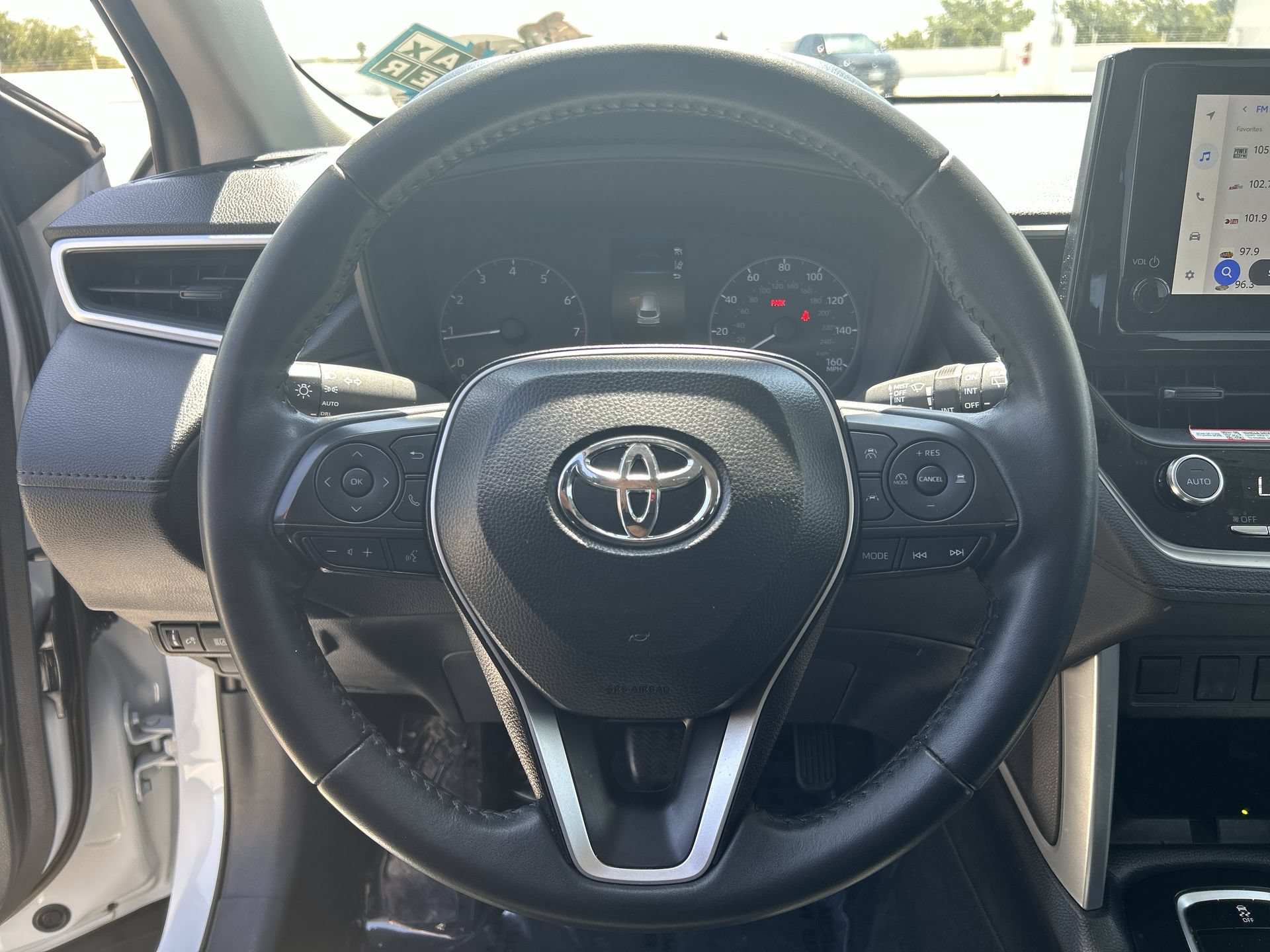 Used 2025 Toyota Corolla Cross LE FWD image 11