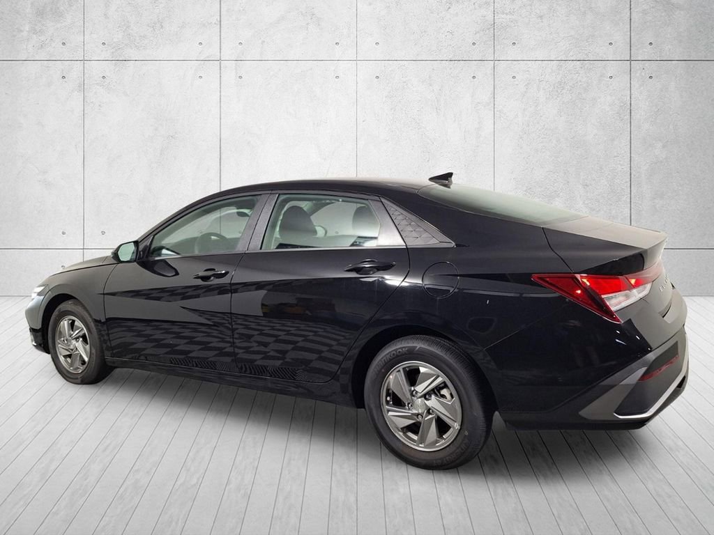 Used 2026 Hyundai Elantra SE FWD image 7