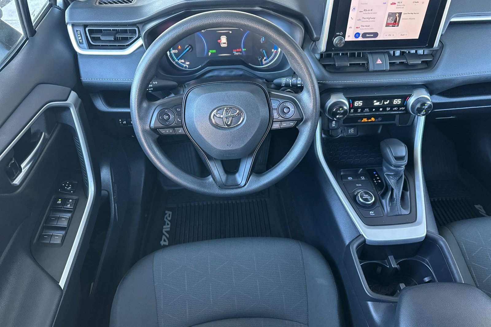 Used 2025 Toyota RAV4 XLE image 16