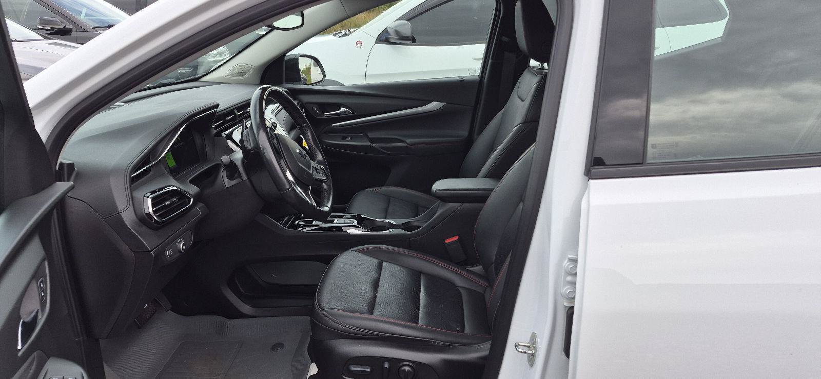 Used 2023 Chevrolet Bolt EUV LT w/ Convenience Package FWD image 6