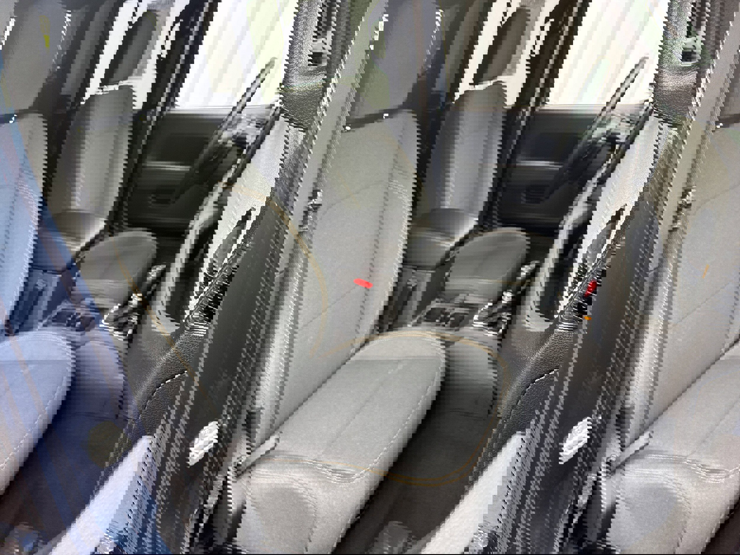 Used 2025 Jeep Gladiator Sport image 11