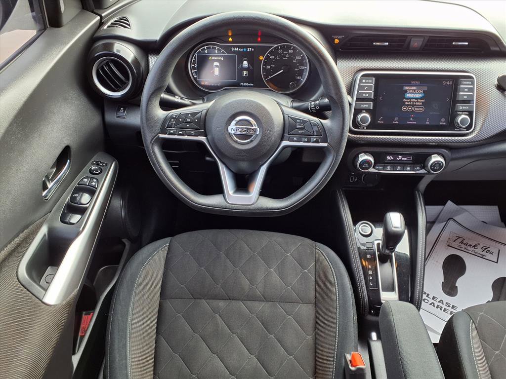 Used 2018 Nissan Kicks SV image 3