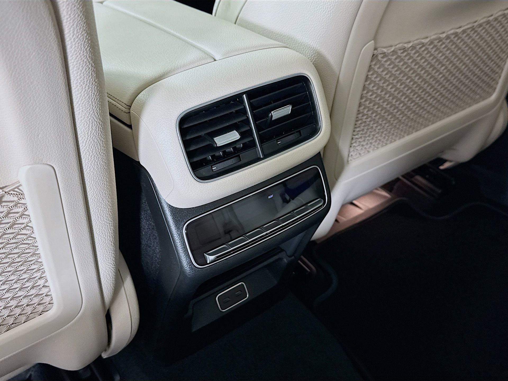 New 2026 Mercedes-Benz GLS 450 4MATIC image 28