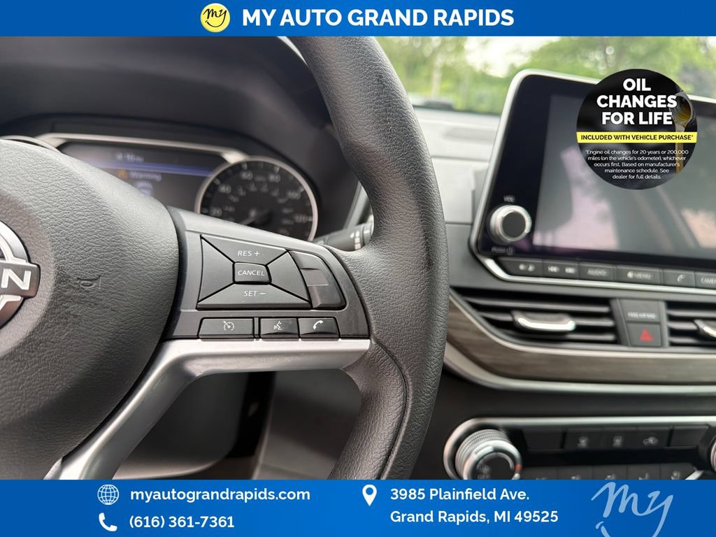 Used 2025 Nissan Altima 2.5 SV FWD image 16