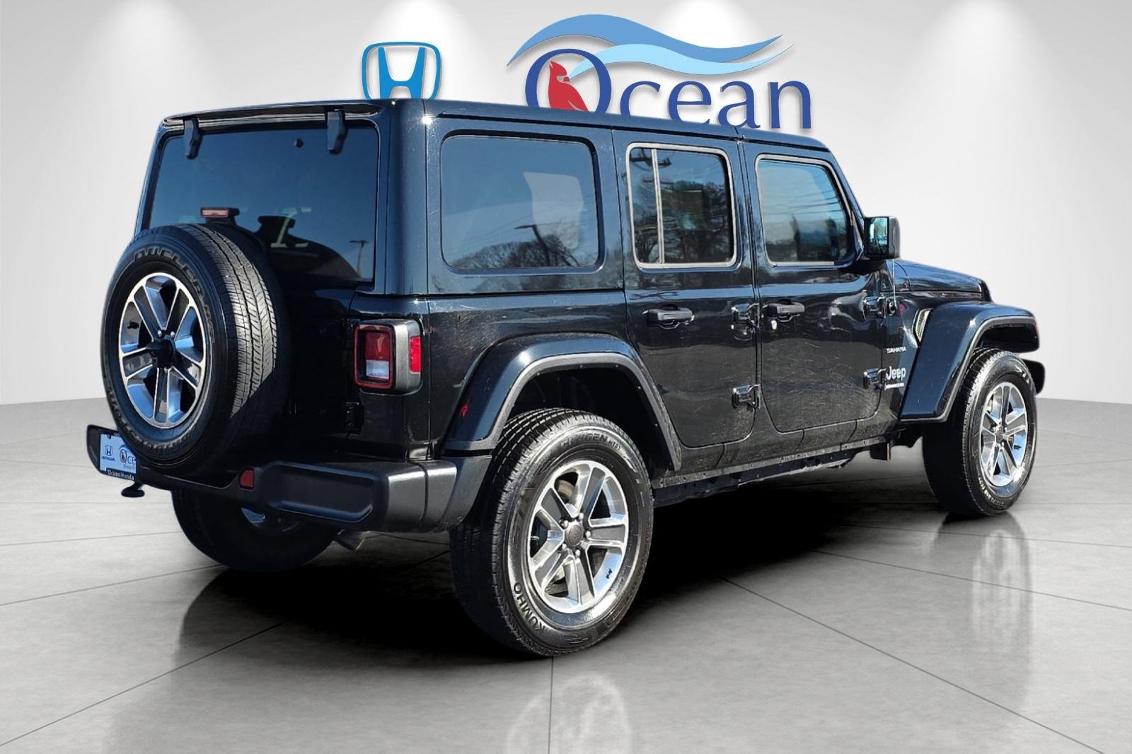 Used 2023 Jeep Wrangler Sahara image 5