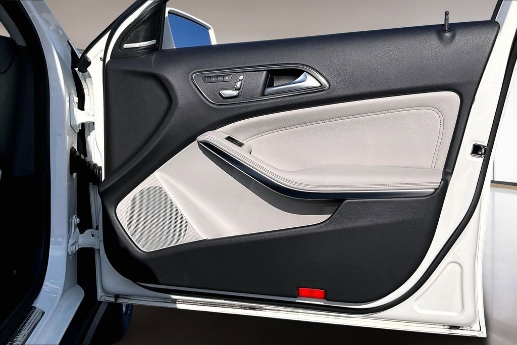 Used 2019 Mercedes-Benz GLA 250 w/ Premium Package image 26