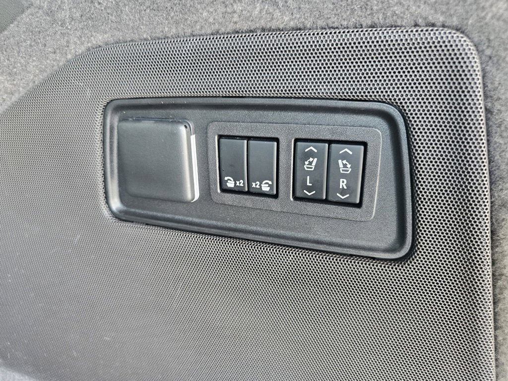 Used 2023 Cadillac Escalade Premium Luxury w/ LPO, Radiant Package image 20