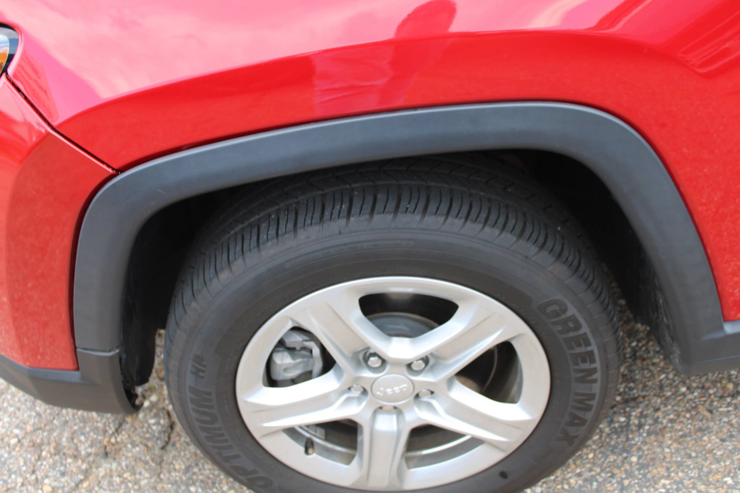 Used 2024 Jeep Compass Latitude AWD/4WD image 27