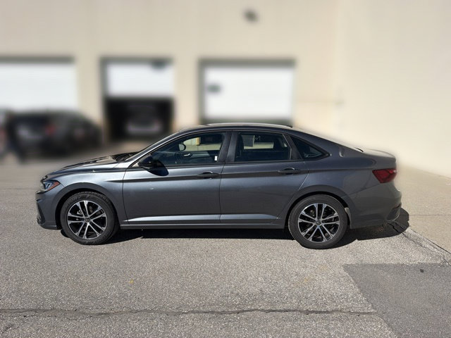 Used 2025 Volkswagen Jetta Sport FWD image 11
