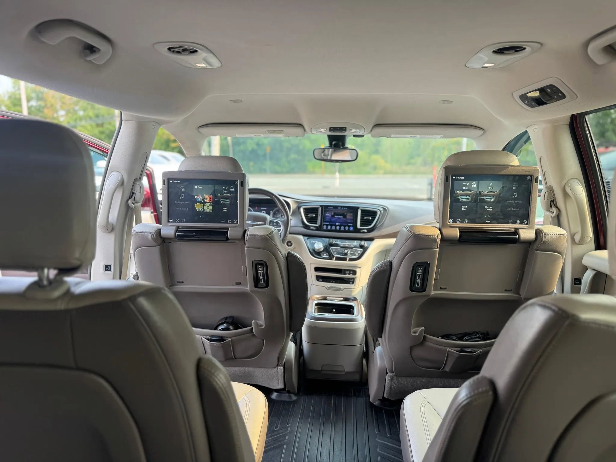 Used 2017 Chrysler Pacifica Touring-L Plus image 16