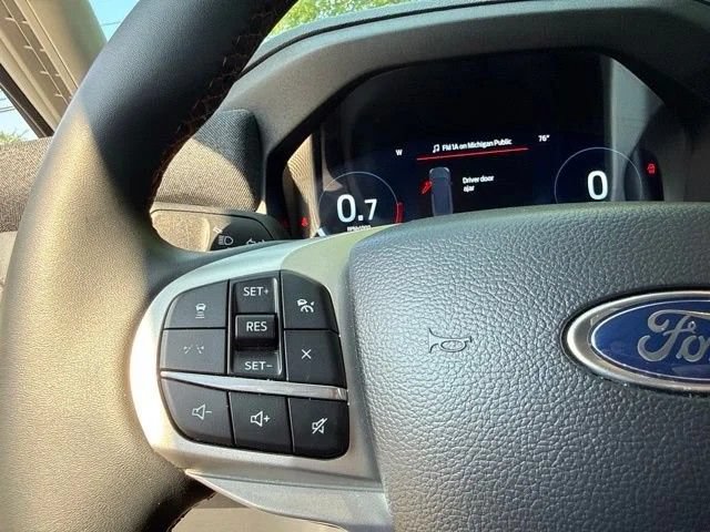 Used 2025 Ford Explorer Active AWD/4WD image 26