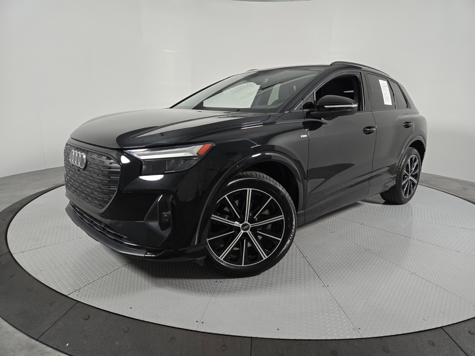 Used 2022 Audi Q4 e-tron Premium Plus w/ Premium Plus image 1