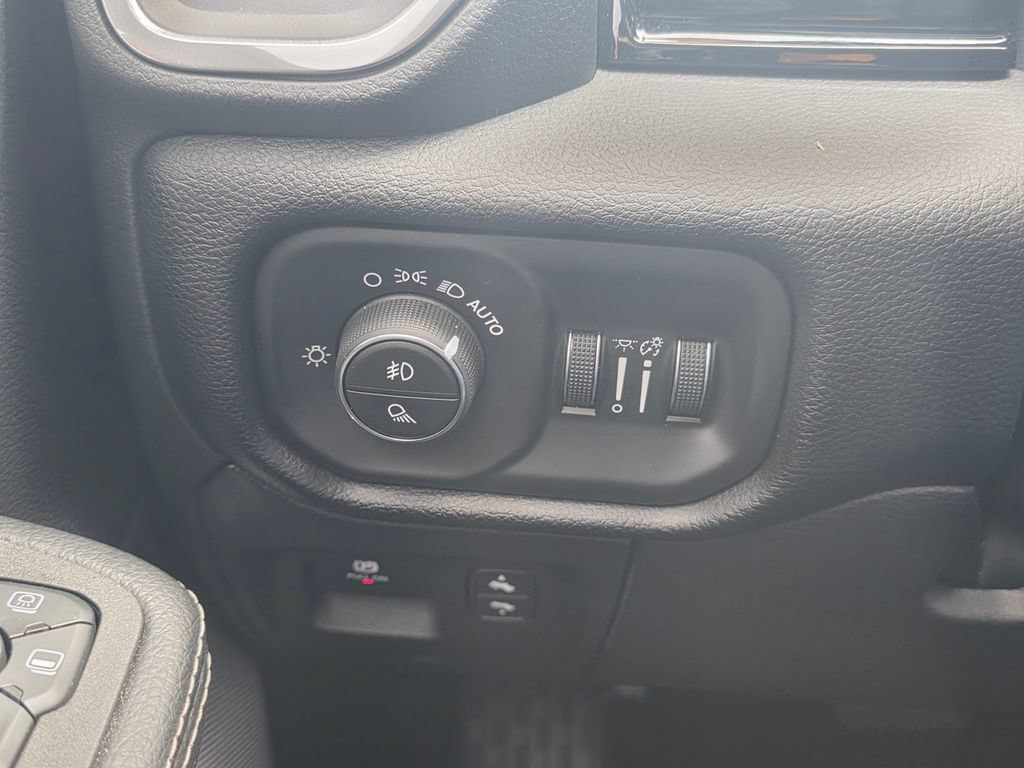 Used 2022 RAM 2500 Laramie AWD/4WD image 34