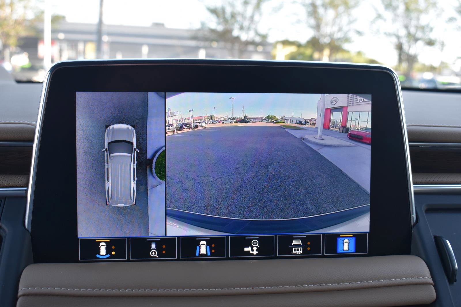 Used 2021 Chevrolet Tahoe Premier w/ Premium Package RWD image 41
