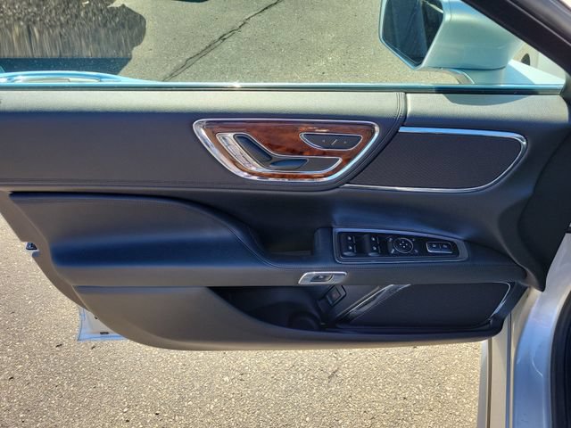 Used 2018 Lincoln Continental Select w/ Continental Climate Package AWD/4WD image 8