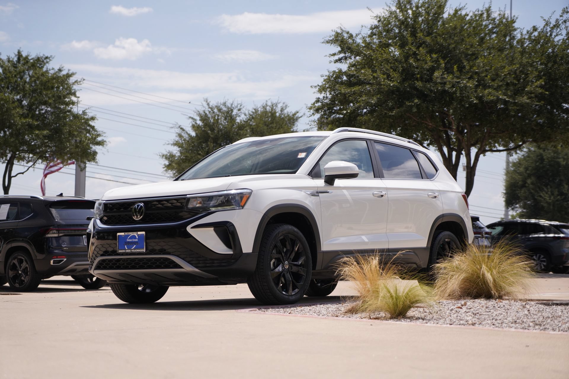 Certified 2023 Volkswagen Taos SE w/ Black Wheel Package FWD image 7