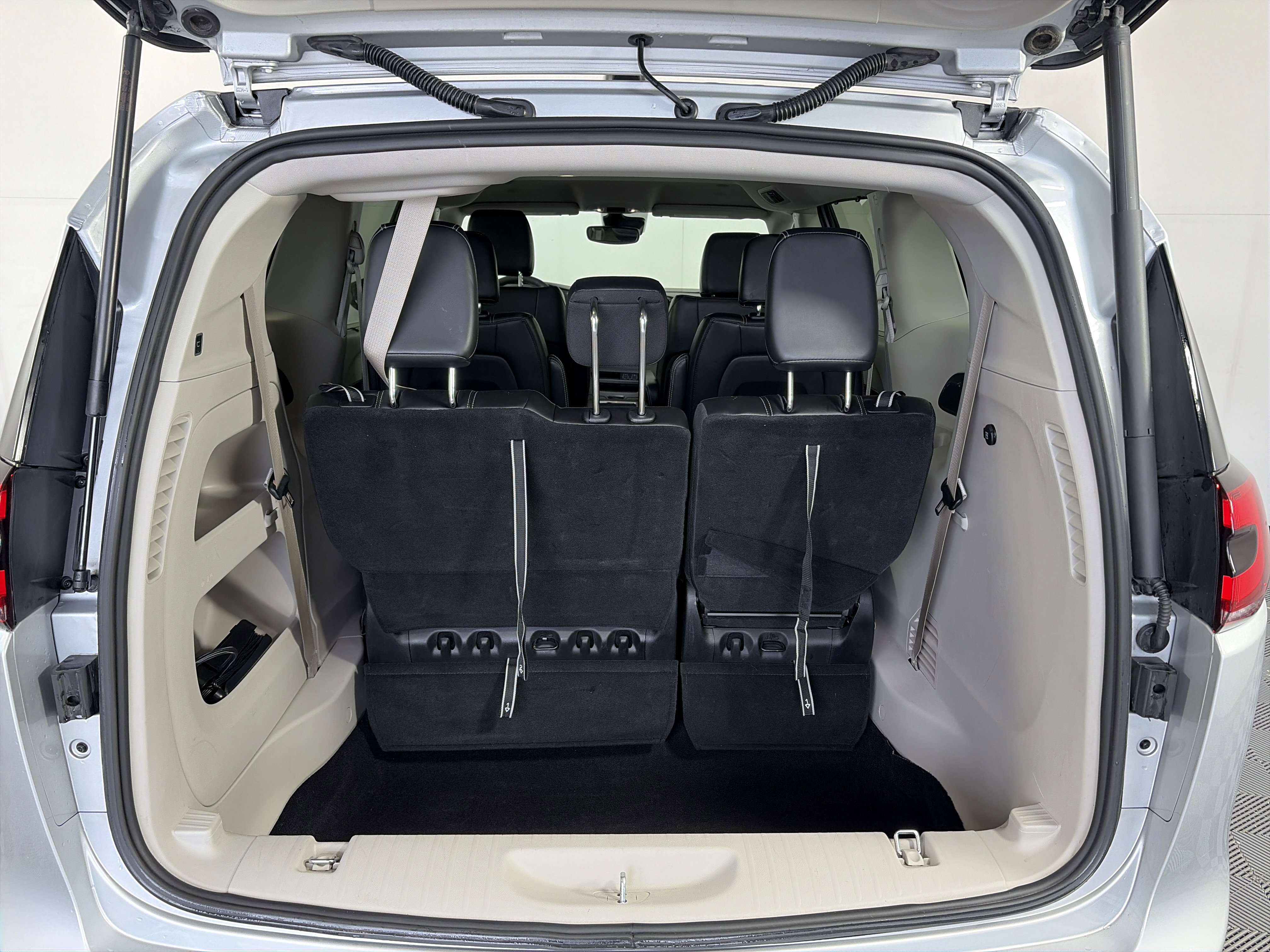 Used 2024 Chrysler Pacifica Touring-L image 15