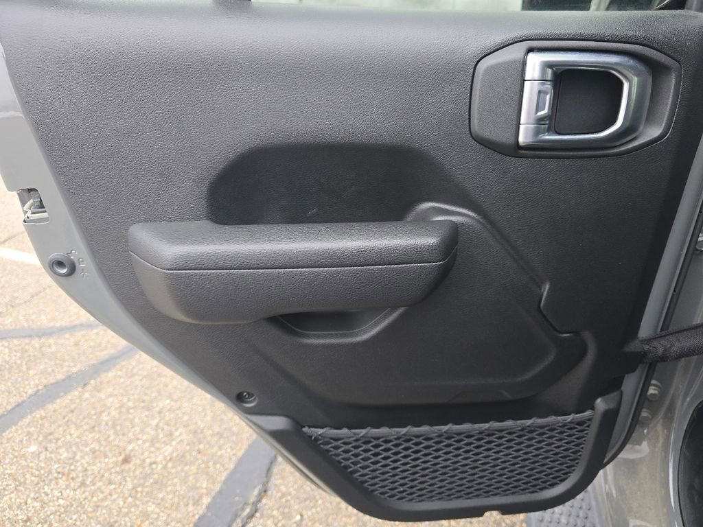 Used 2023 Jeep Wrangler Sport S image 23