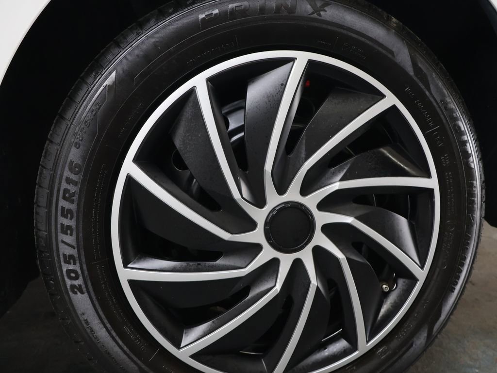 Used 2021 Toyota Corolla LE image 29