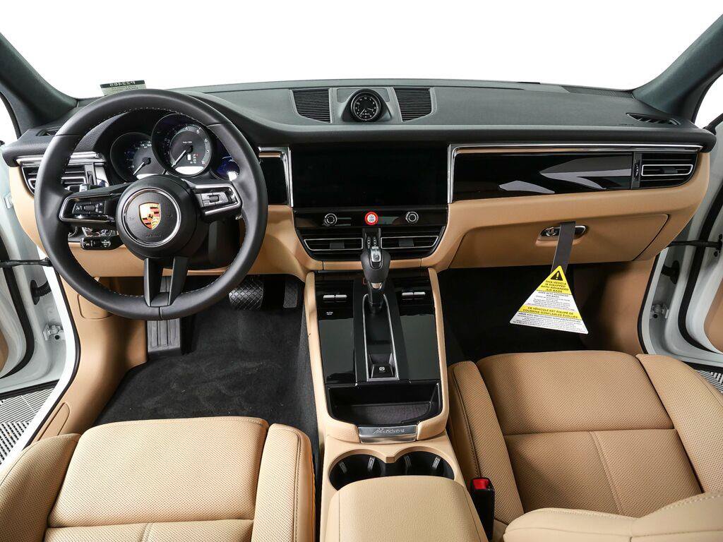 Certified 2026 Porsche Macan AWD/4WD image 19