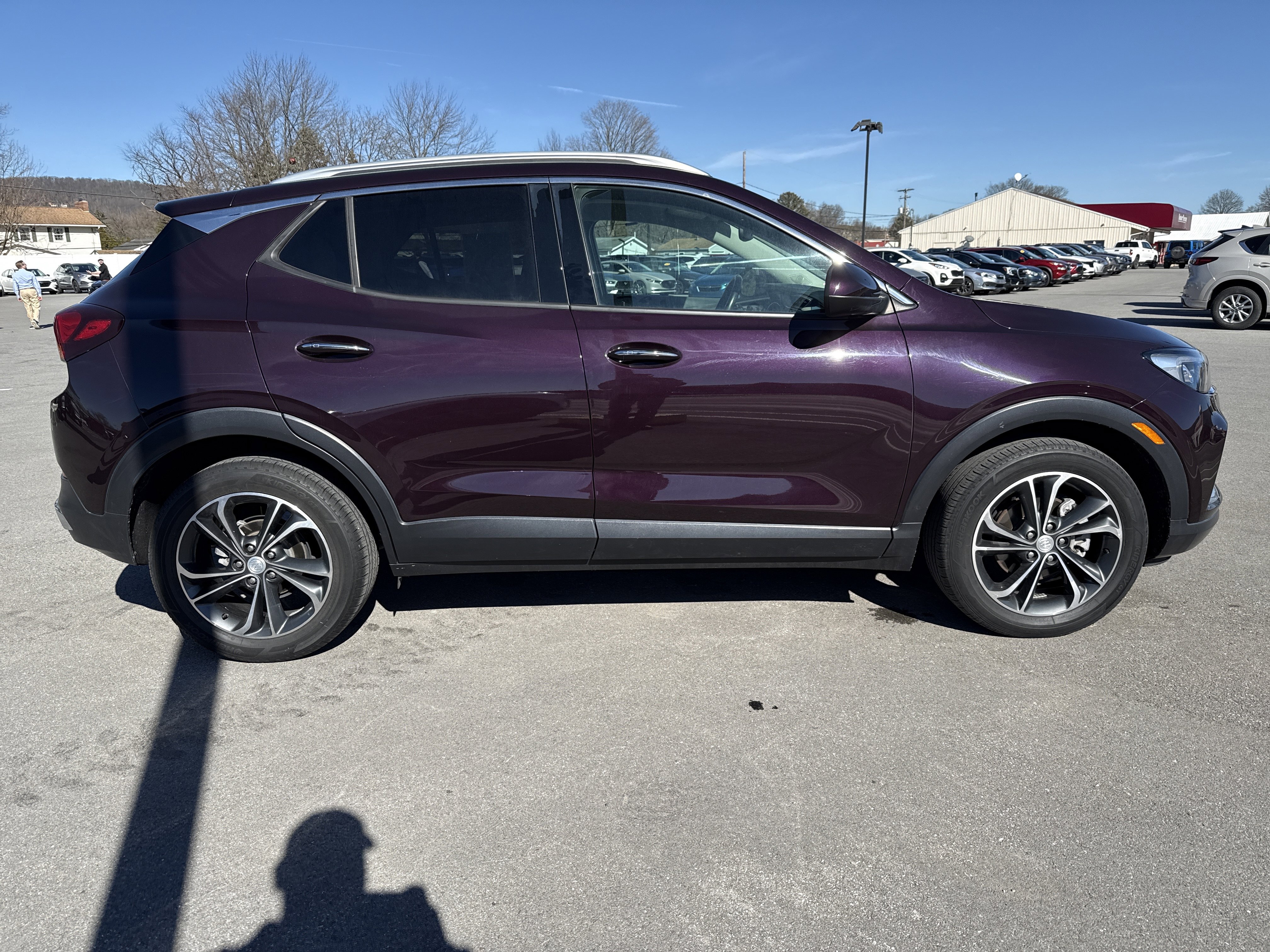 Used 2020 Buick Encore GX Essence image 2