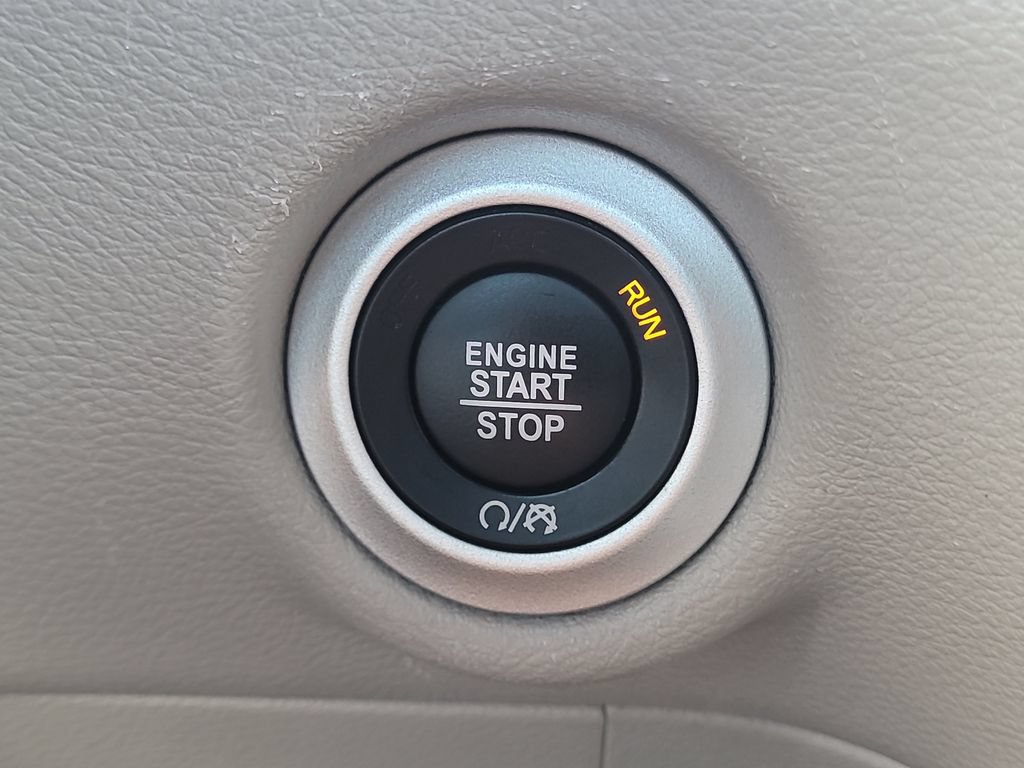 Used 2024 Chrysler Pacifica Touring-L FWD image 31