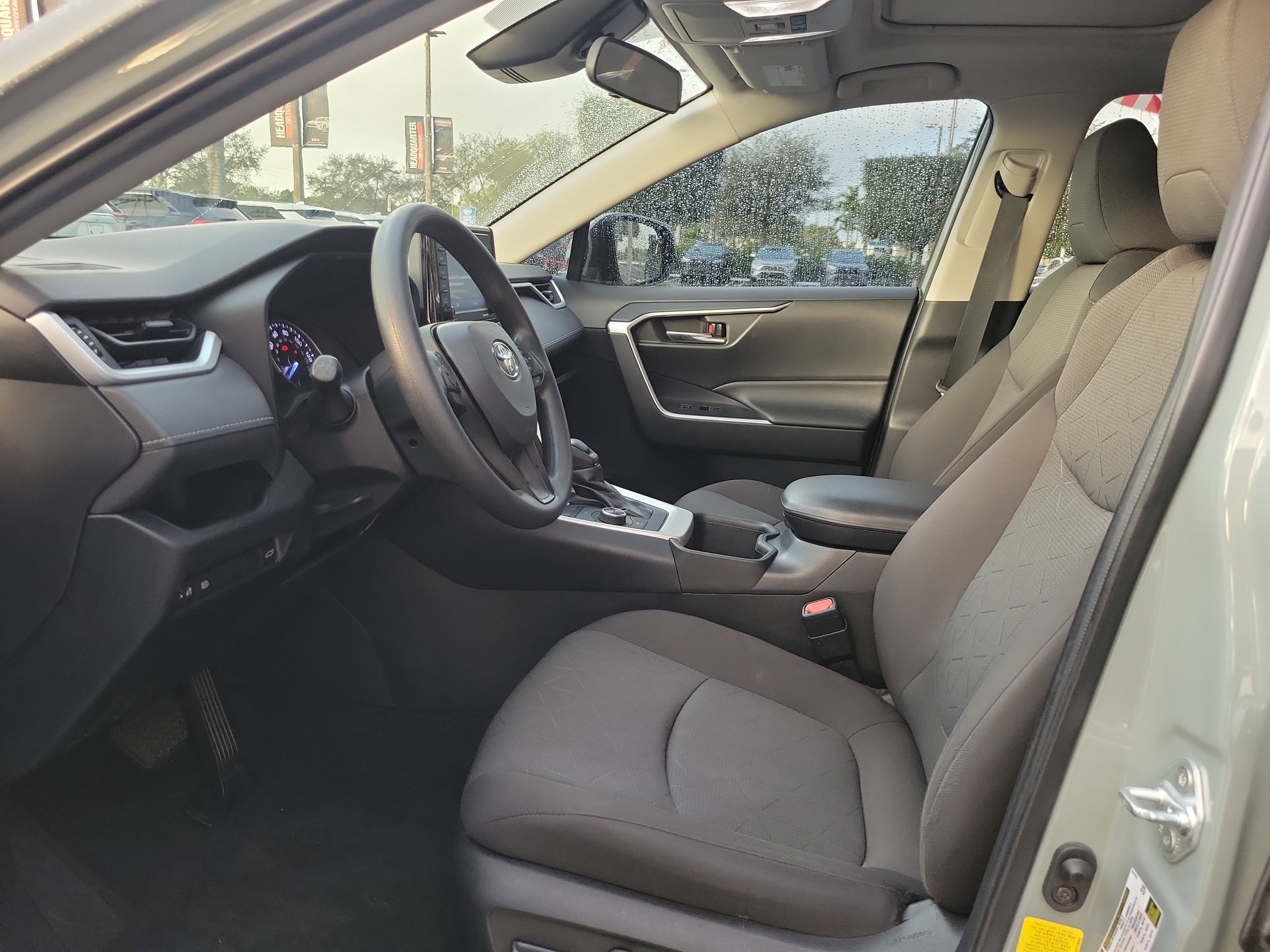 Used 2022 Toyota RAV4 XLE image 19