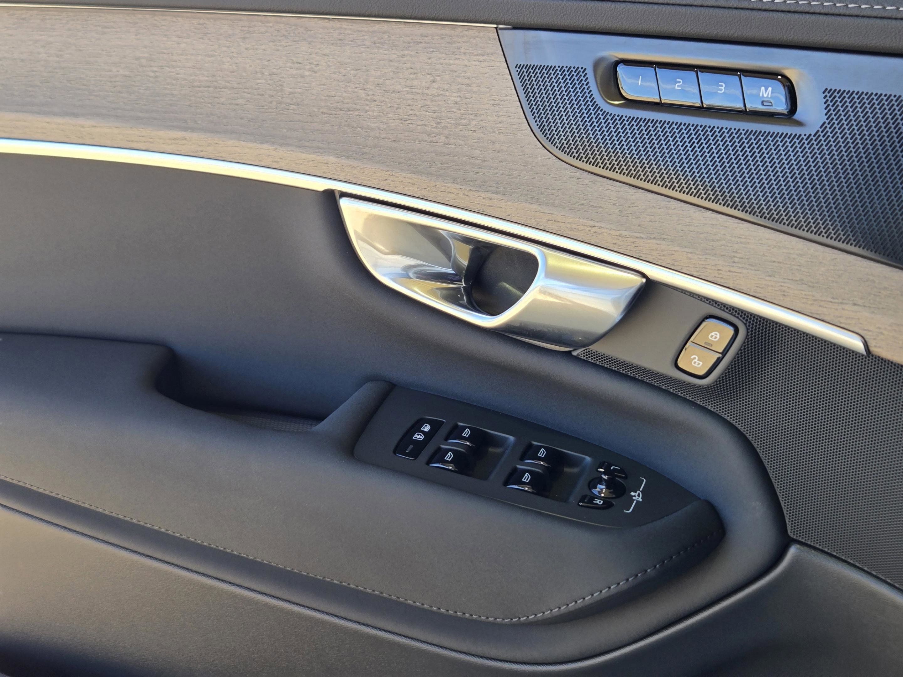 New 2026 Volvo XC90 T8 Plus w/ Protection Package Premier image 20