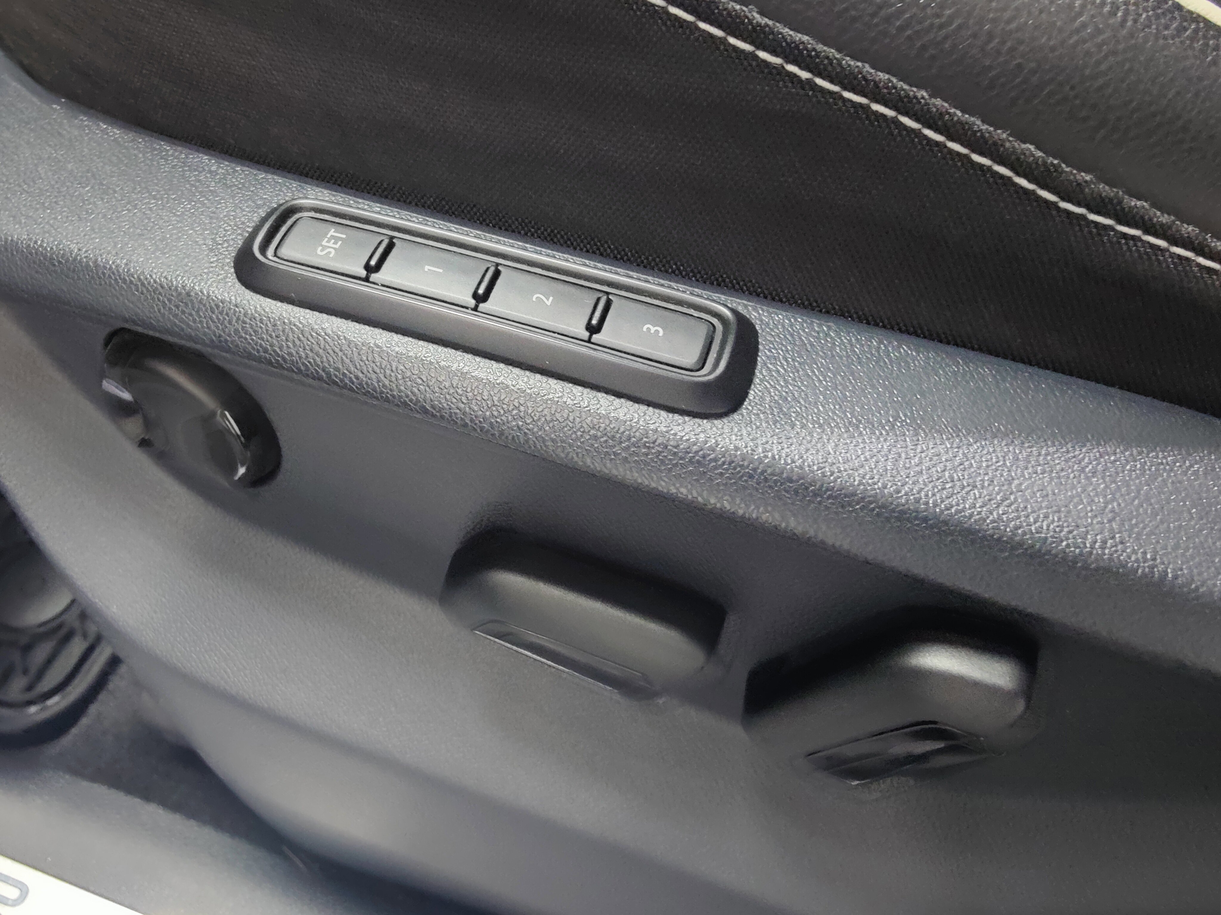 Used 2024 Volkswagen Tiguan SEL R-Line image 19