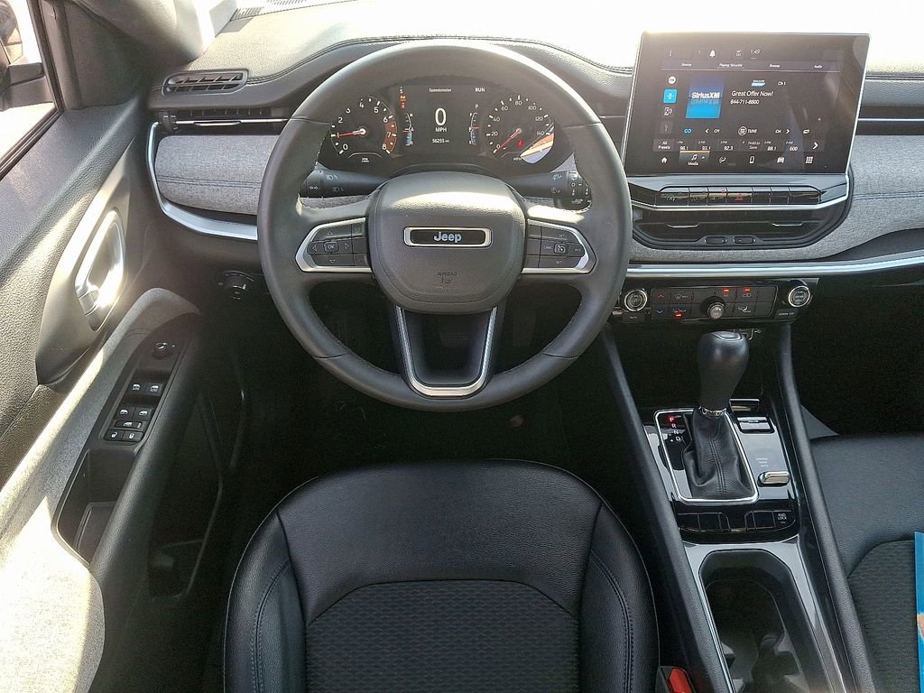 Used 2024 Jeep Compass Latitude image 11