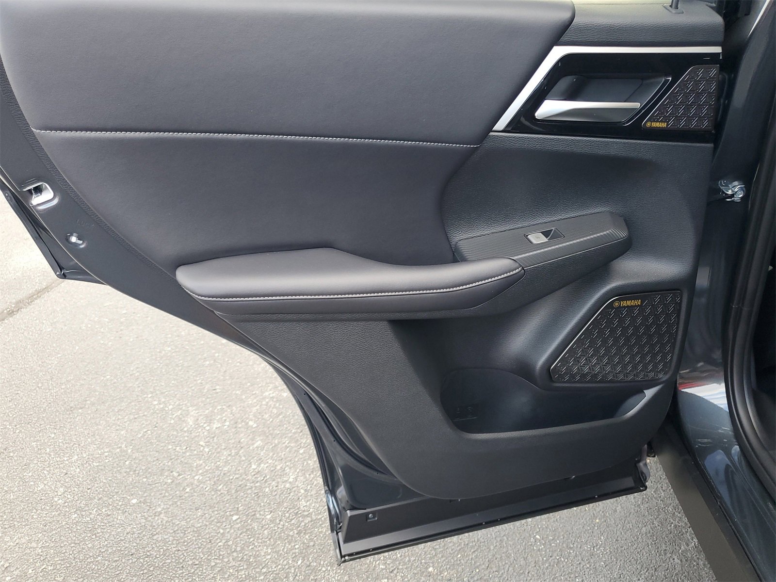 New 2025 Mitsubishi Outlander SE image 22