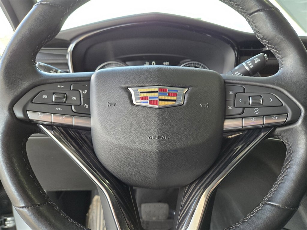 Used 2025 Cadillac XT6 Premium Luxury image 31