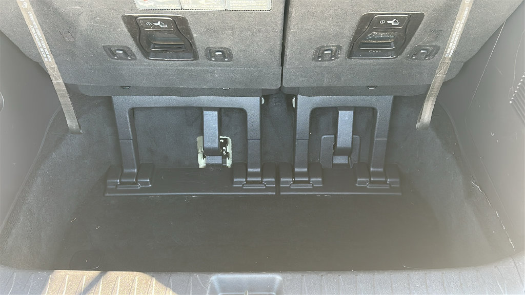 Used 2024 Kia Carnival LX FWD image 36