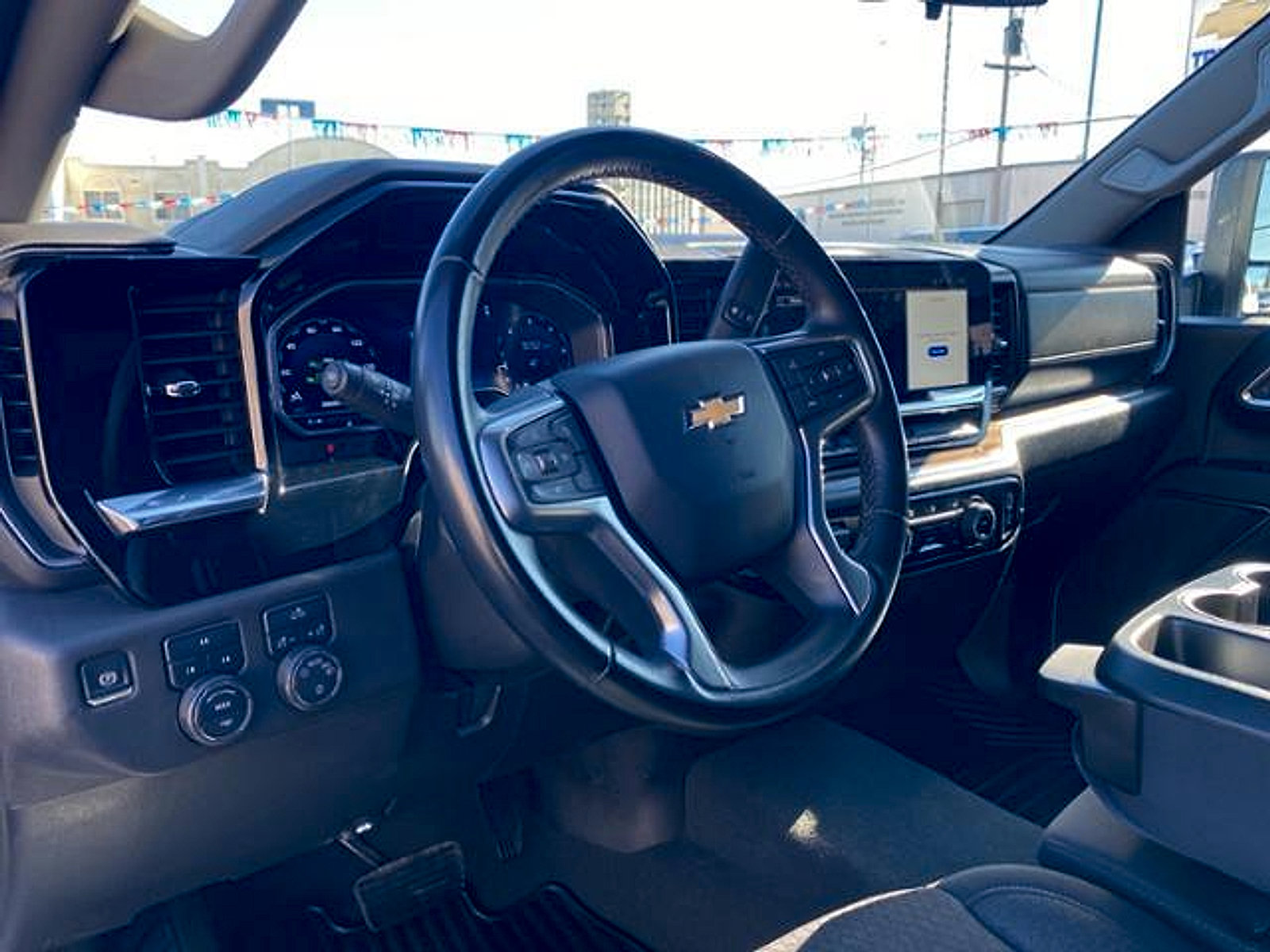 Used 2024 Chevrolet Silverado 2500 LT AWD/4WD image 32