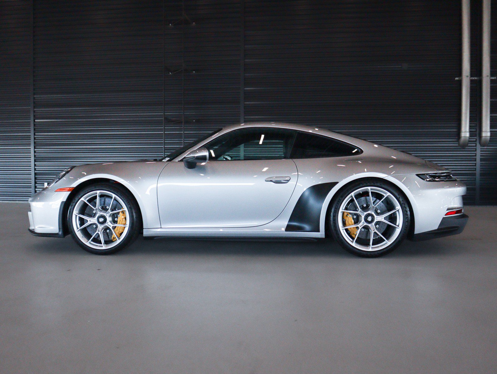 Used 2022 Porsche 911 GT3 RWD image 2