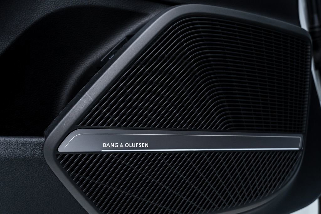 Used 2024 Audi Q5 e Premium Plus w/ Premium Plus Package image 24